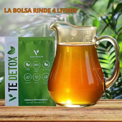 Té Detox VitalHealth preparado en jarra infusión herbal natural